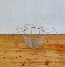 Charger l&#39;image dans la galerie, Panier à salade en métal vintage les kitscheries brocante en ligne

