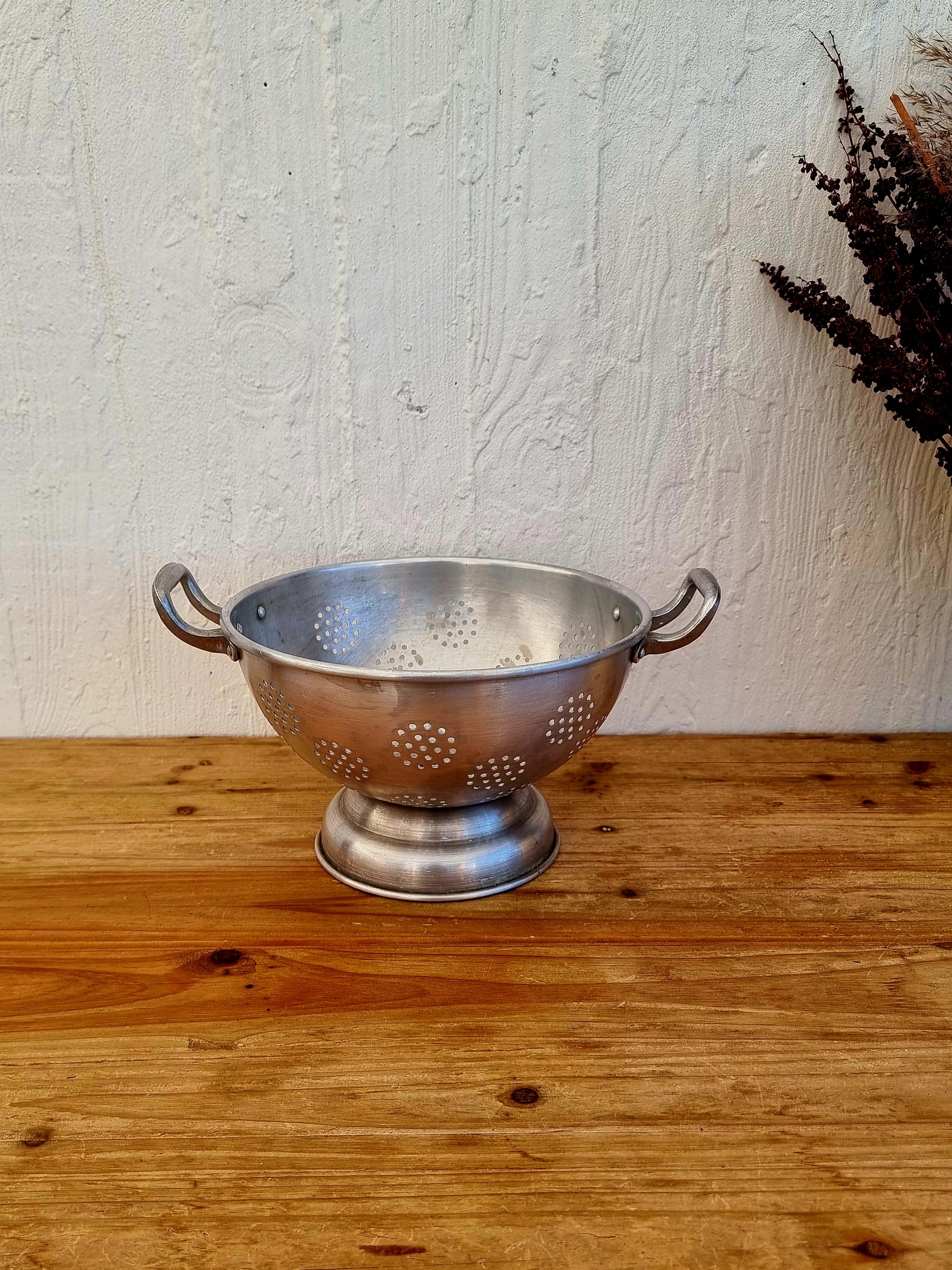 Ancienne passoire en aluminium les kitscheries brocante en ligne