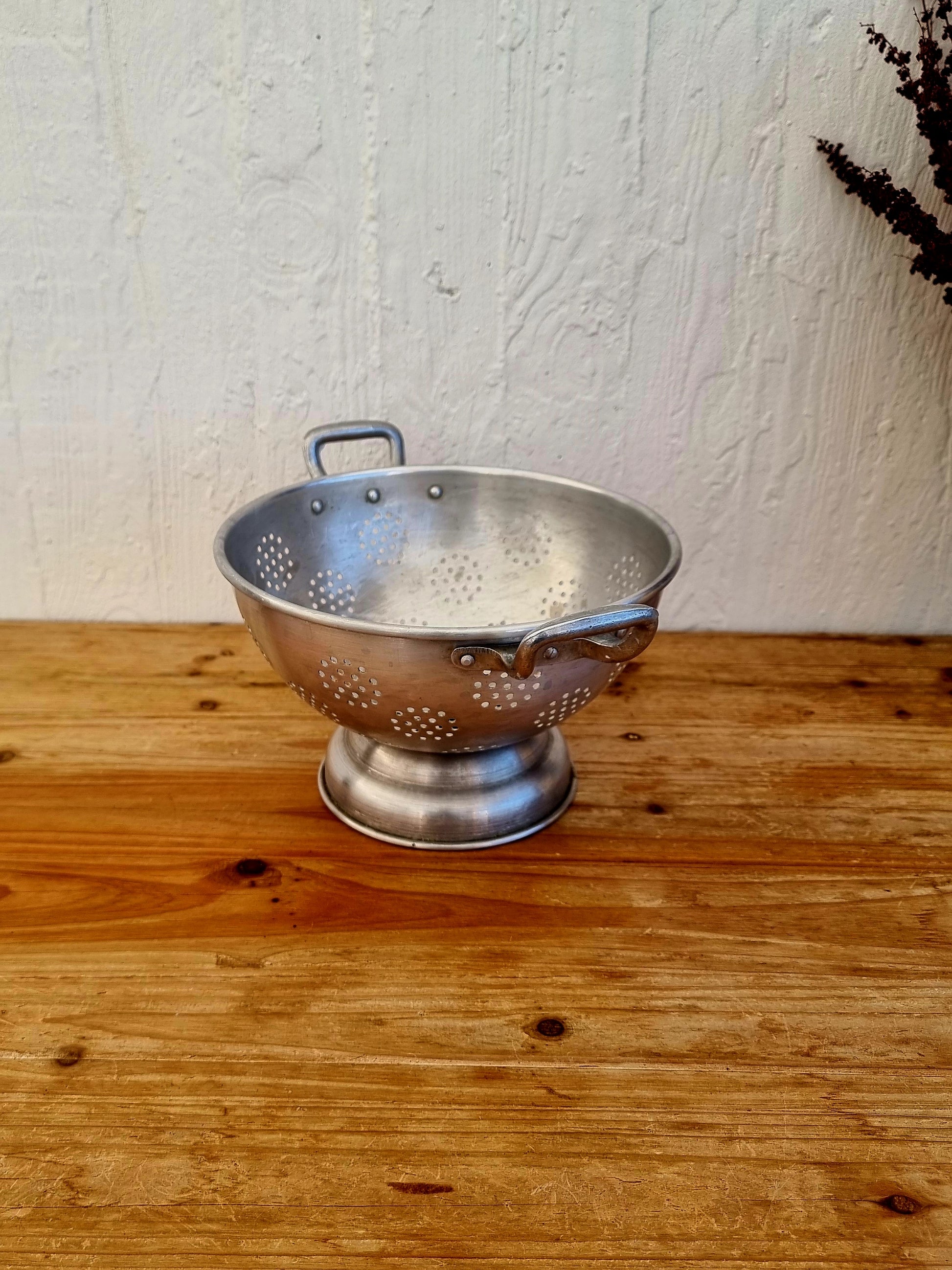 Ancienne passoire en aluminium les kitscheries brocante en ligne