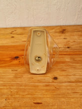 Charger l&#39;image dans la galerie, Patère en plastique blanc AMI les kitscheries brocante en ligne vintage
