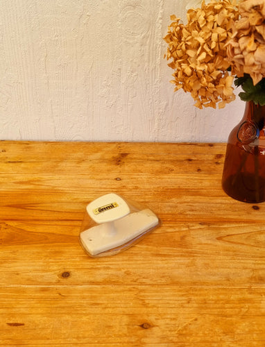 Patère en plastique blanc AMI les kitscheries brocante en ligne vintage