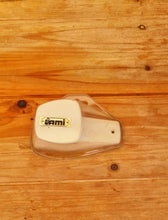 Charger l&#39;image dans la galerie, Patère en plastique blanc AMI les kitscheries brocante en ligne vintage
