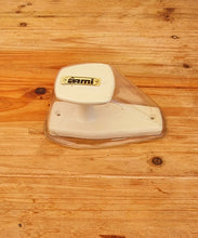 Charger l&#39;image dans la galerie, Patère en plastique blanc AMI les kitscheries brocante en ligne vintage
