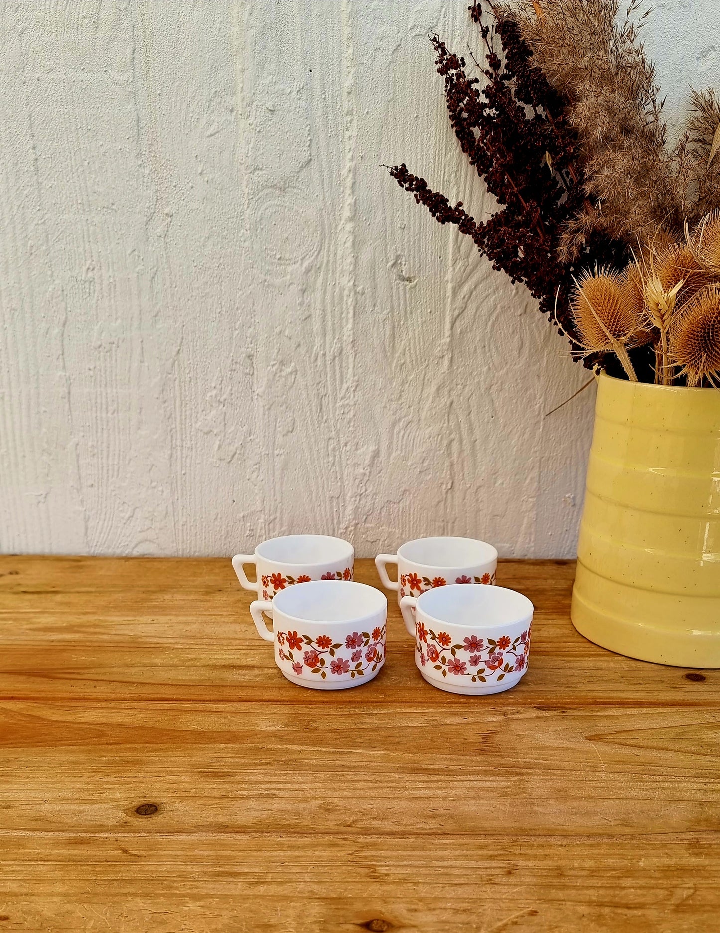 4 tasses Arcopal vintage Scania blanc décor fleurs seventies