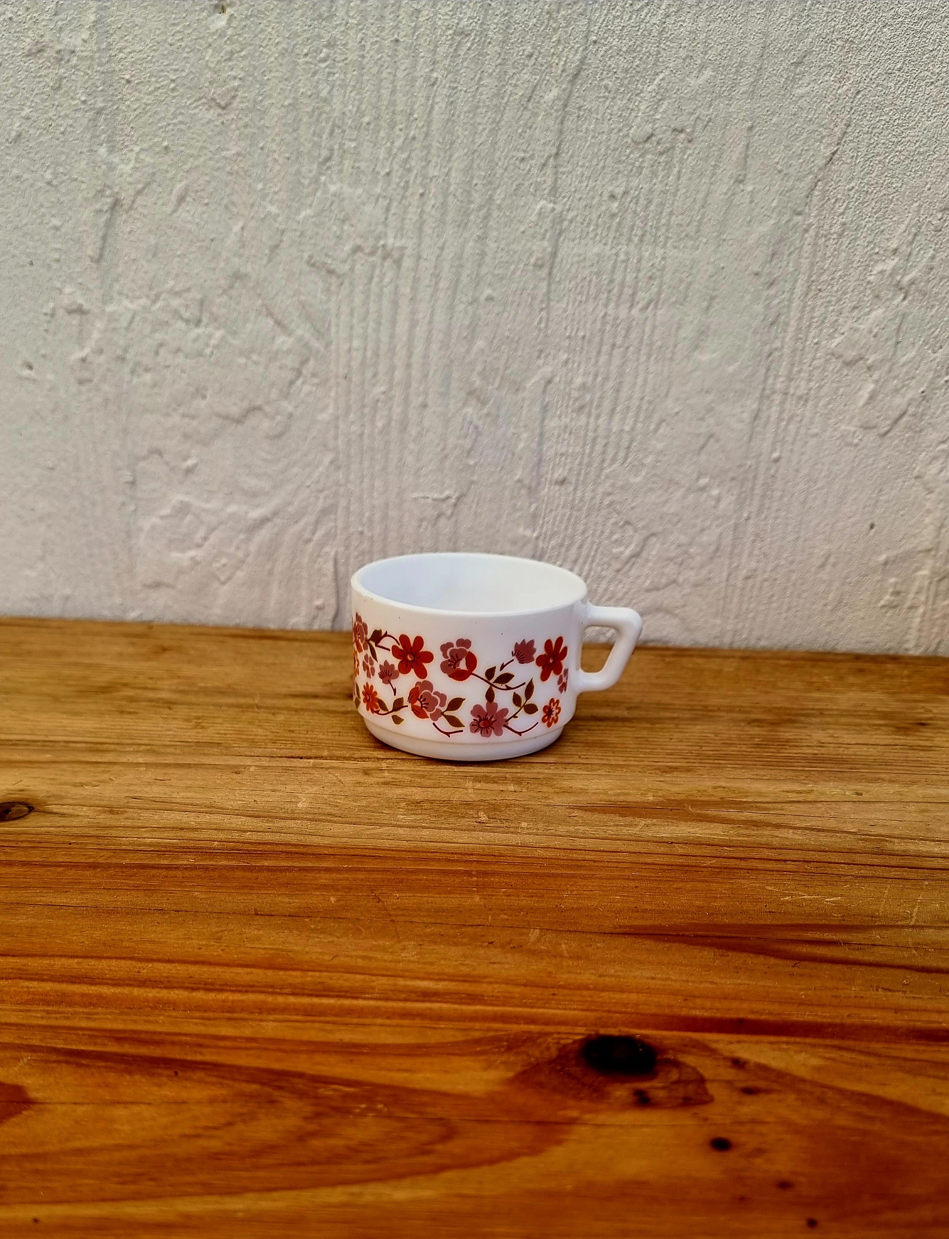 4 tasses Arcopal vintage Scania blanc décor fleurs seventies