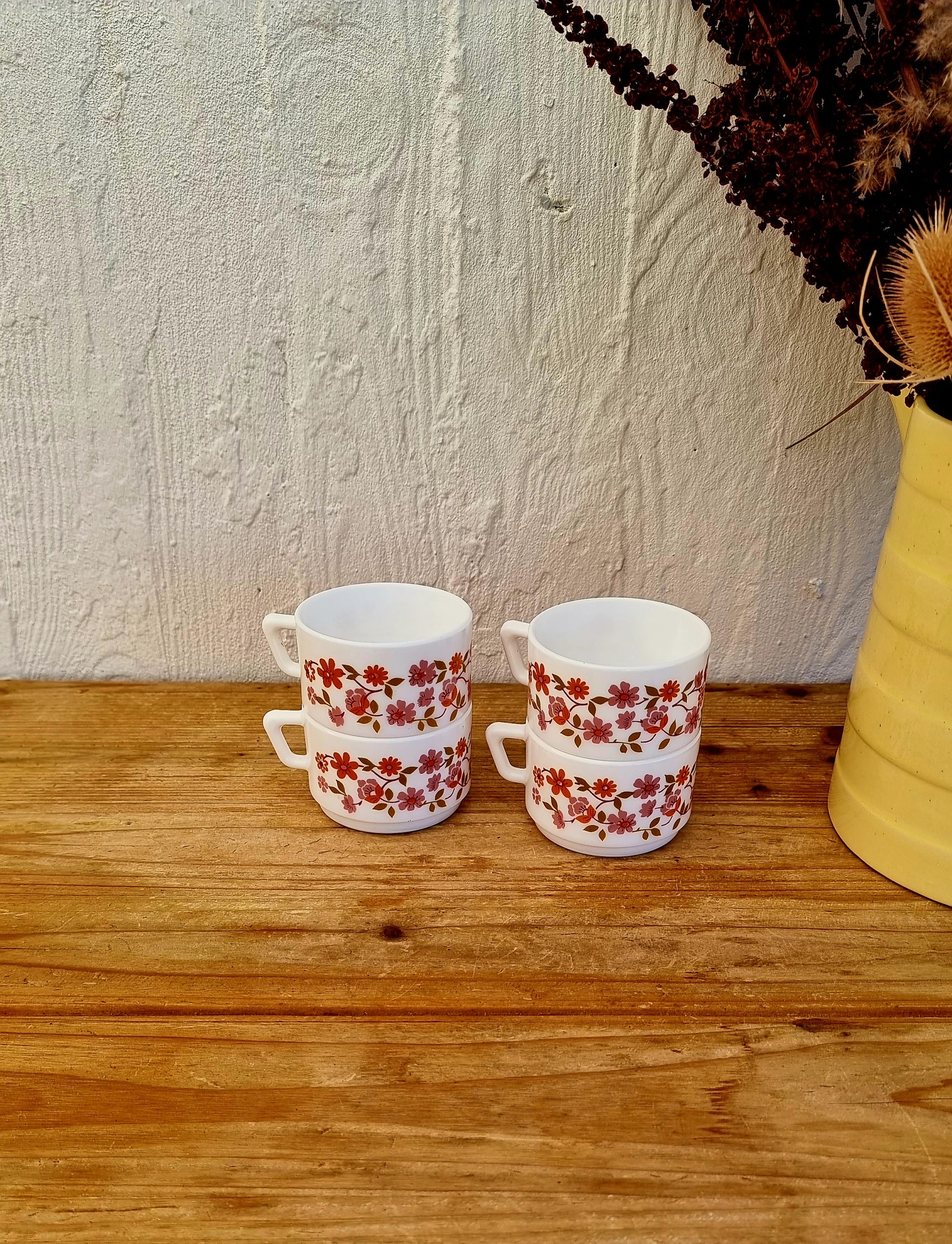 4 tasses Arcopal vintage Scania blanc décor fleurs seventies