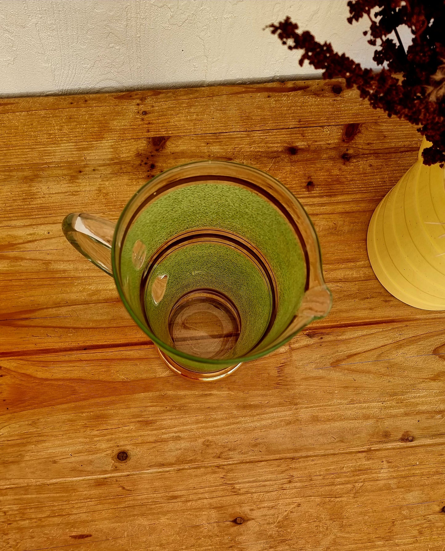 Grand pichet en verre granité or et vert vintage les kitscheries