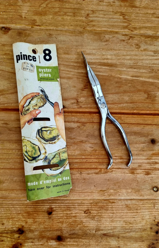 Pince à huîtres ancienne avec emballage d’origine illustré