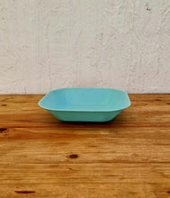 Charger l&#39;image dans la galerie, Vaisselle de pique nique vintage plastique camping années 70 les kitscheries brocante en ligne

