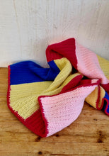 Charger l&#39;image dans la galerie, Petit plaid en crochet vintage les kitscheries brocante en ligne
