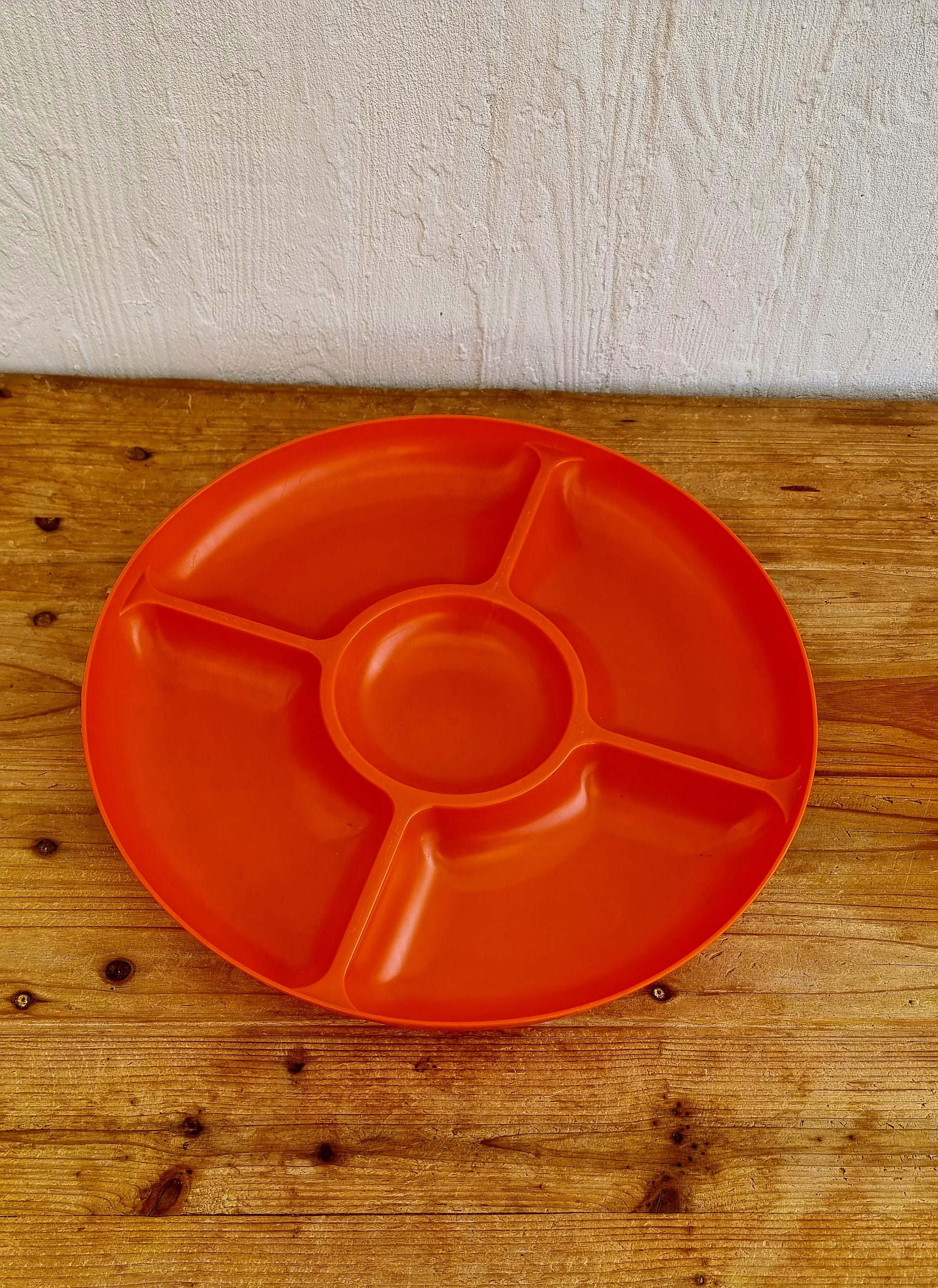 Plateau apéritif en plastique orange vintage les kitscheries brocante en ligne