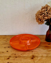 Charger l&#39;image dans la galerie, Plateau apéritif en plastique orange vintage les kitscheries brocante en ligne
