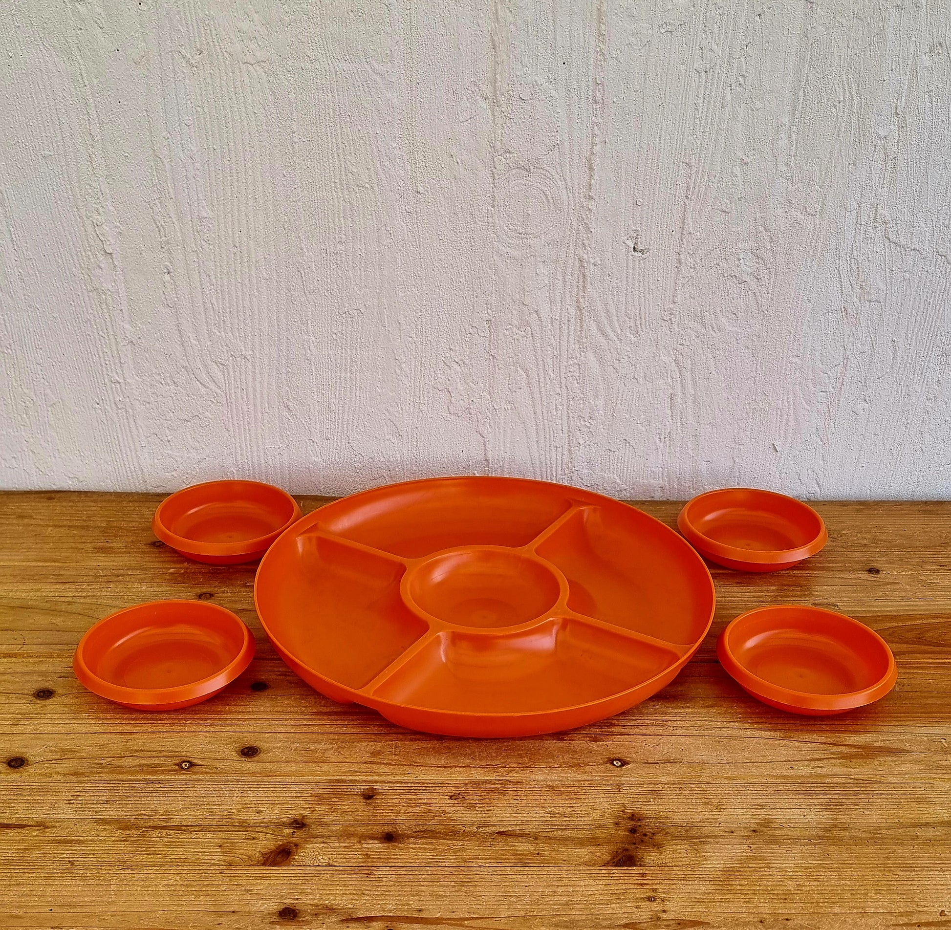 Plateau apéritif en plastique orange vintage les kitscheries brocante en ligne