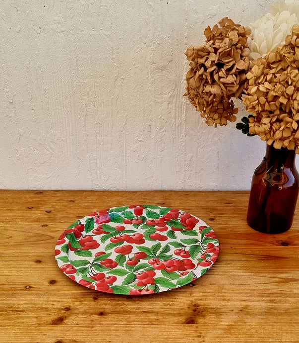 Plateau en métal cerises vintage les kitscheries brocante en ligne