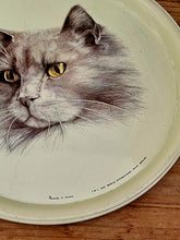 Charger l&#39;image dans la galerie, Plateau rond chat Massilly vintage marlex merline 1984 brocante en ligne les kitscheries 
