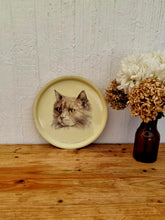 Charger l&#39;image dans la galerie, Plateau rond chat Massilly vintage marlex merline 1984 brocante en ligne les kitscheries 
