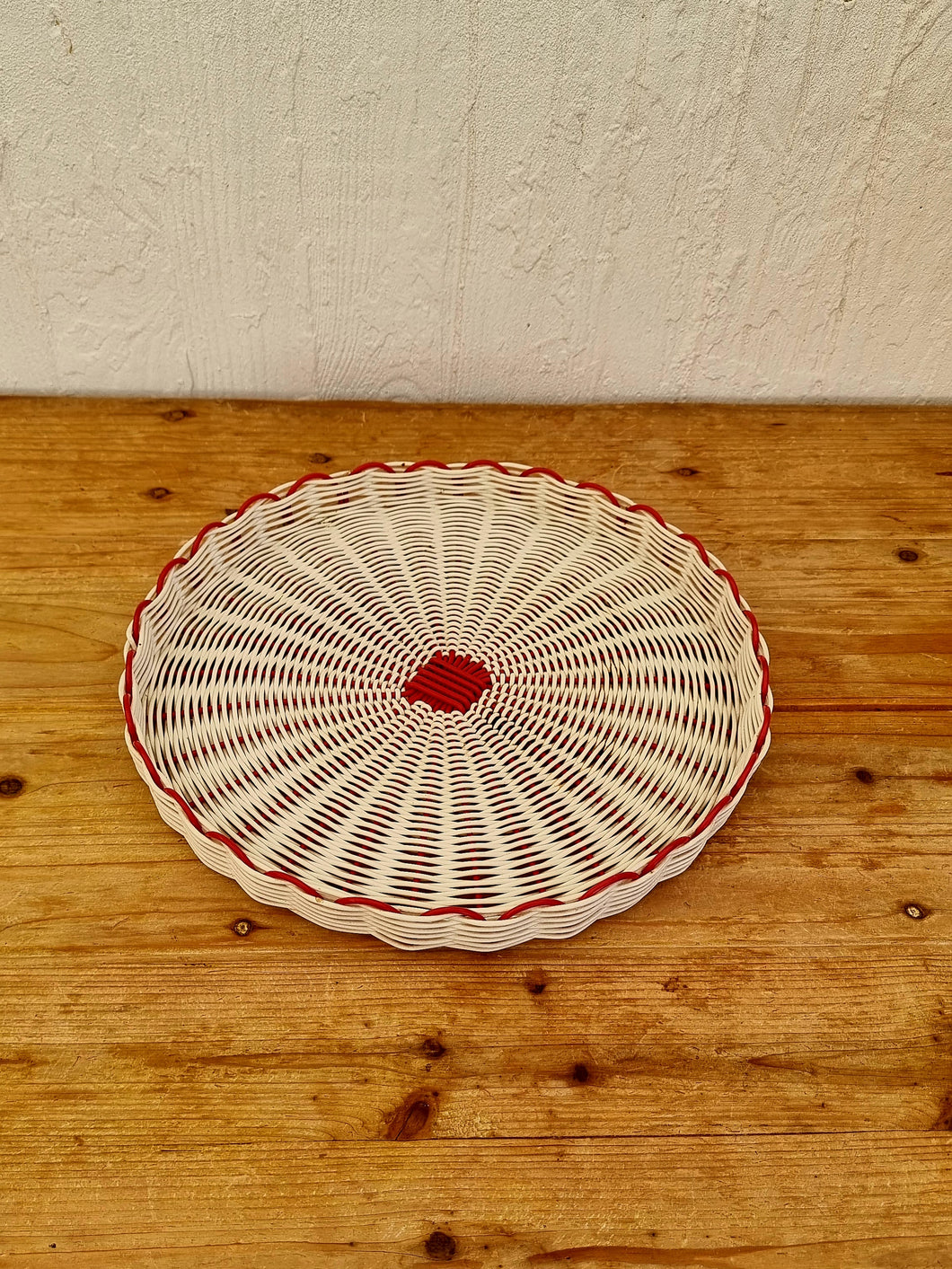 Plateau scoubidou rond vintage rouge blanc les kitscheries brocante en ligne