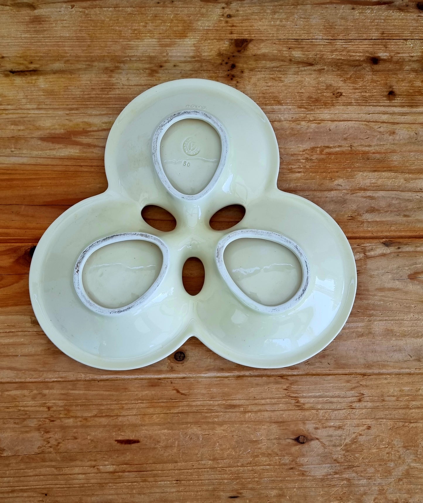 Plat coquillage Verceram rose vintage en céramique à relief décoratif