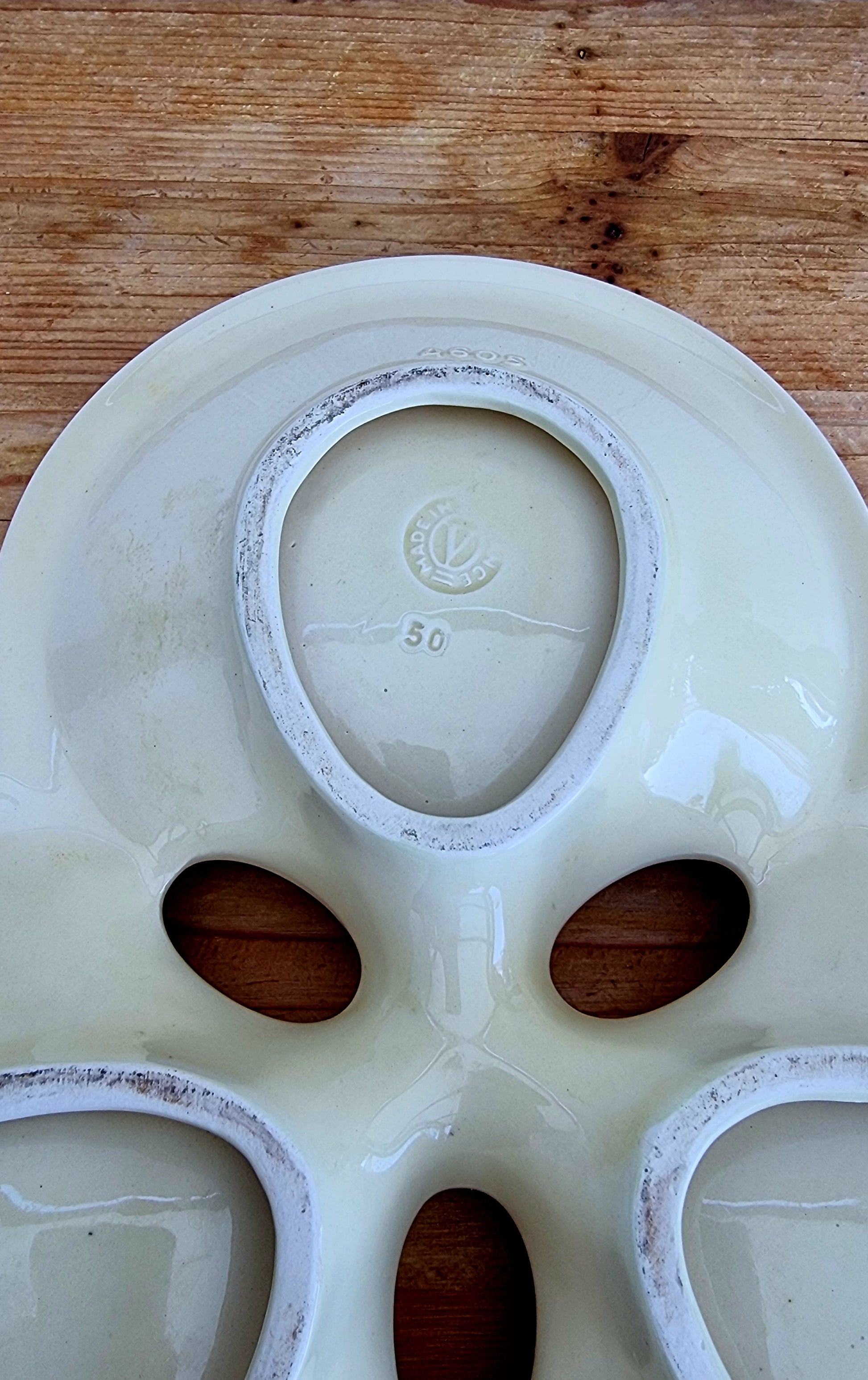 Plat coquillage Verceram rose vintage en céramique à relief décoratif