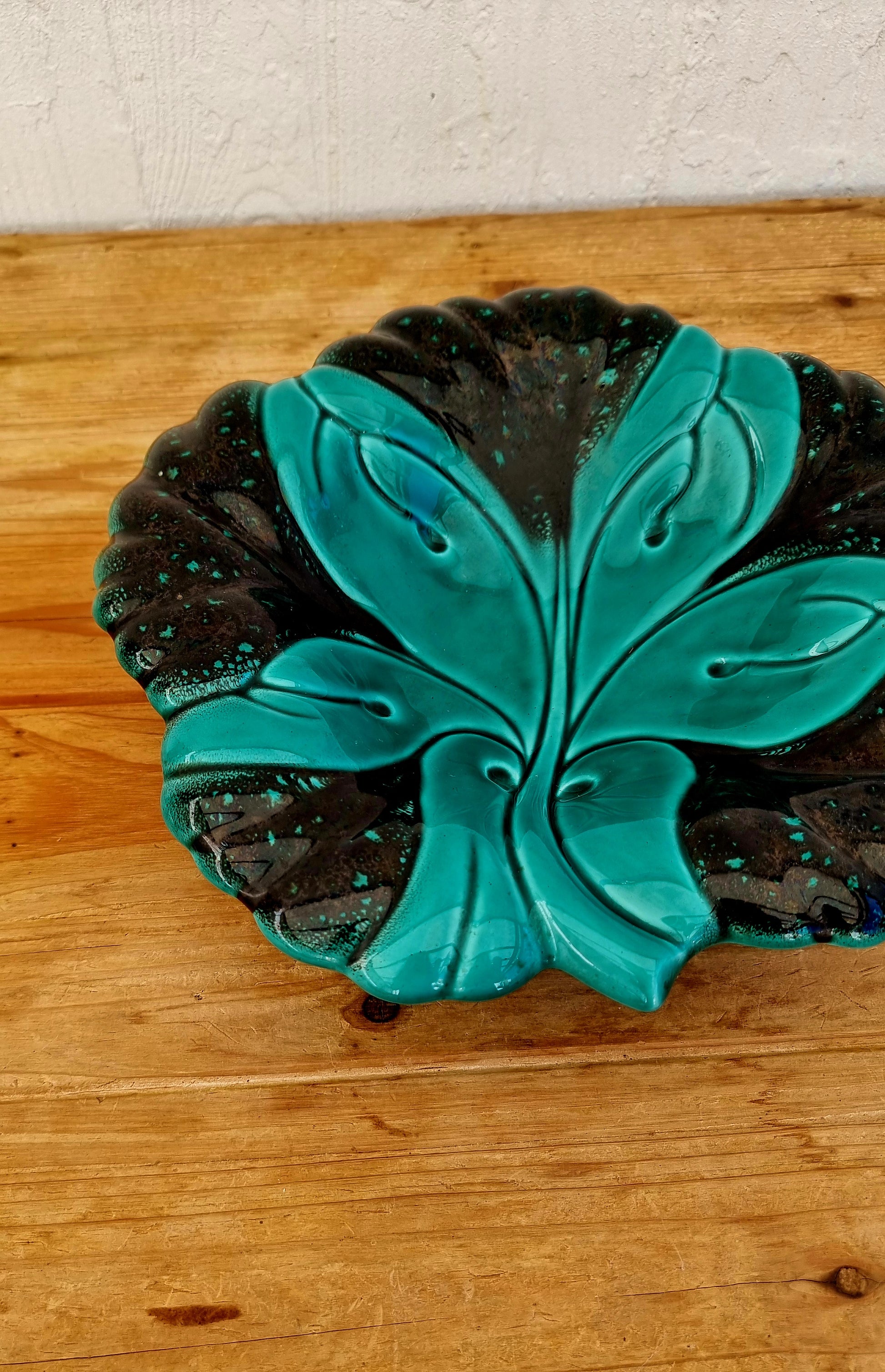 Plat forme feuille Verceram modèle 4535 céramique turquoise noir vintage années 50