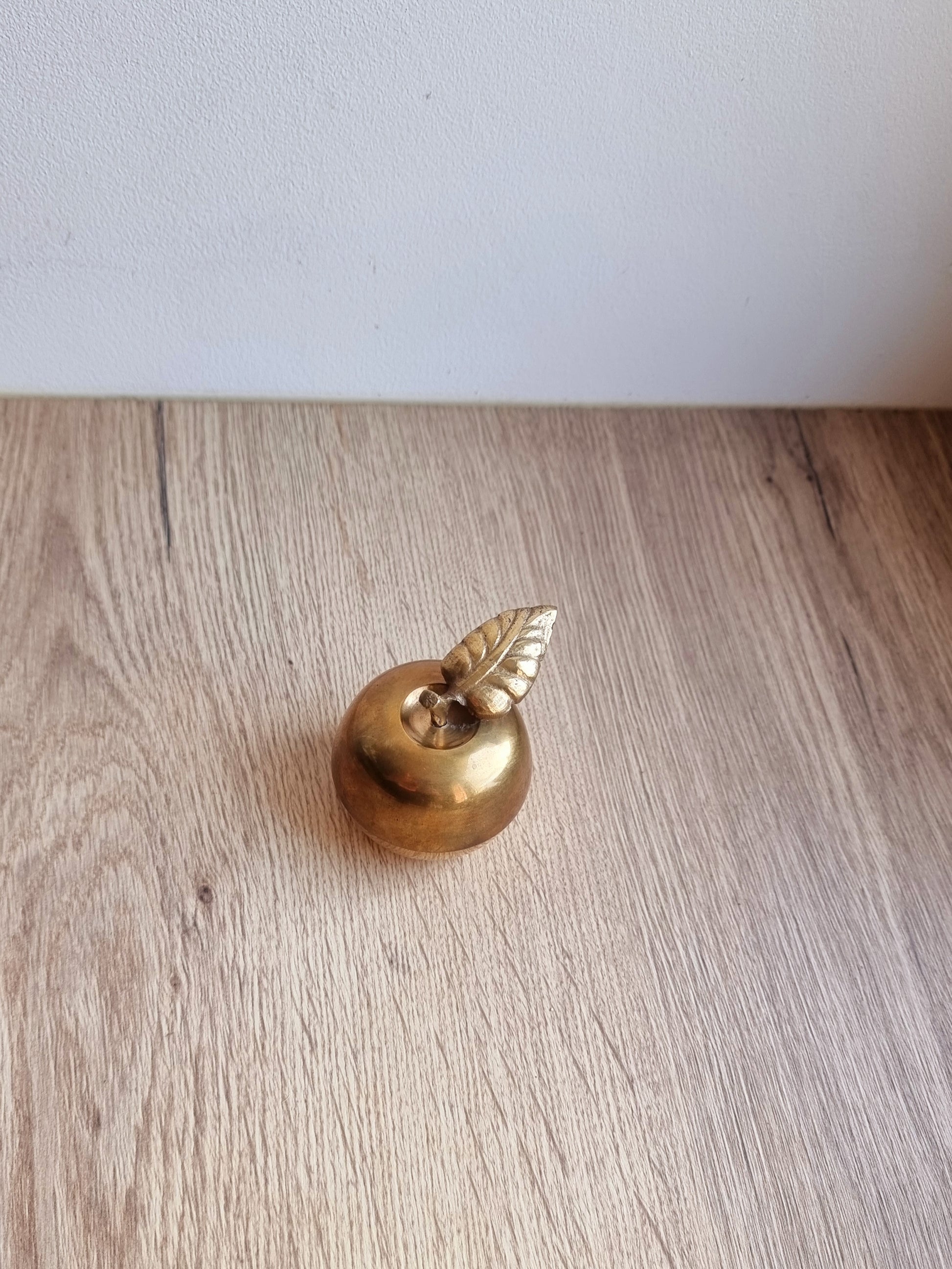 Petite boîte en laiton forme pomme les kitscheries brocante en ligne