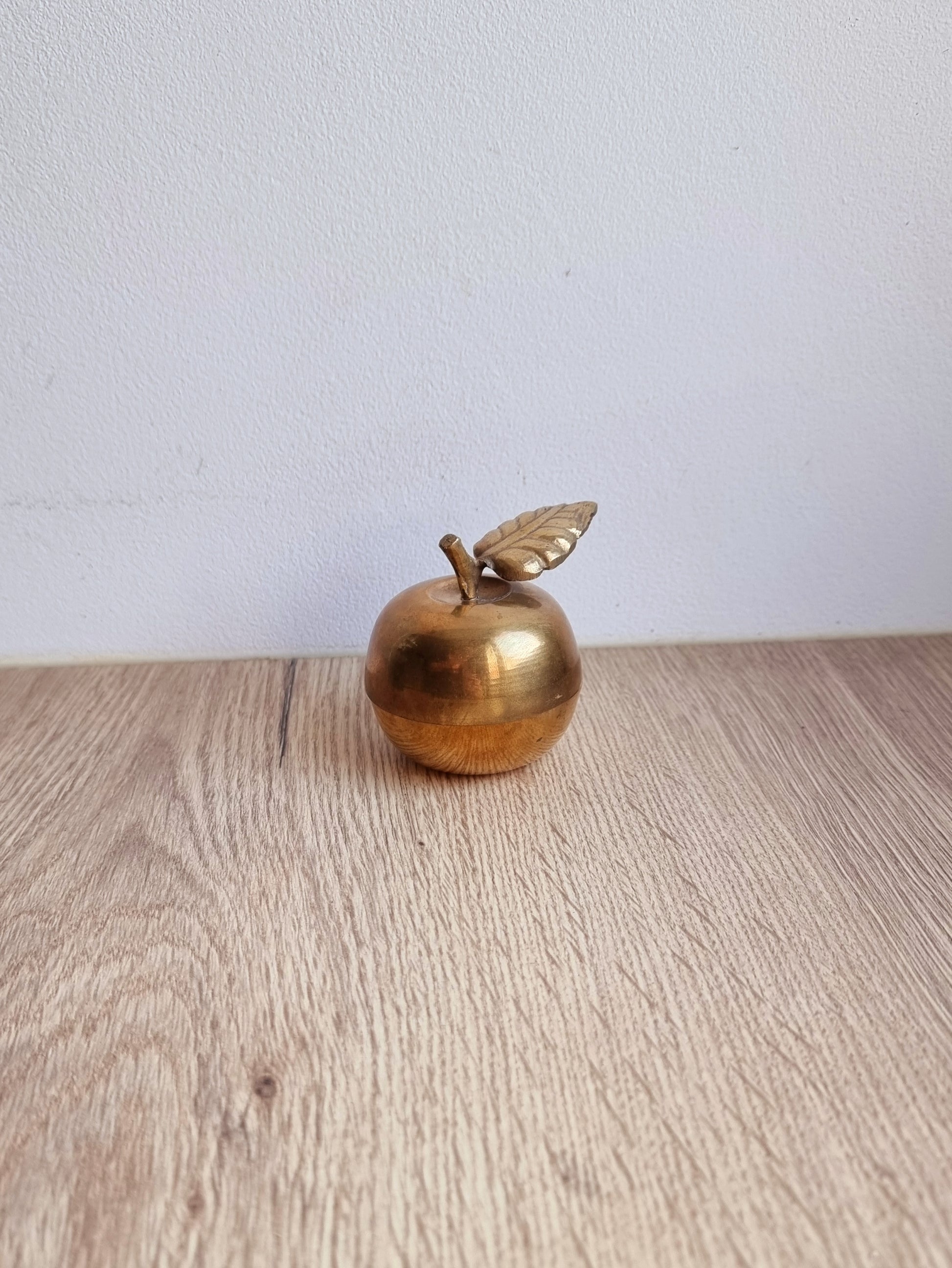 Petite boîte en laiton forme pomme les kitscheries brocante en ligne
