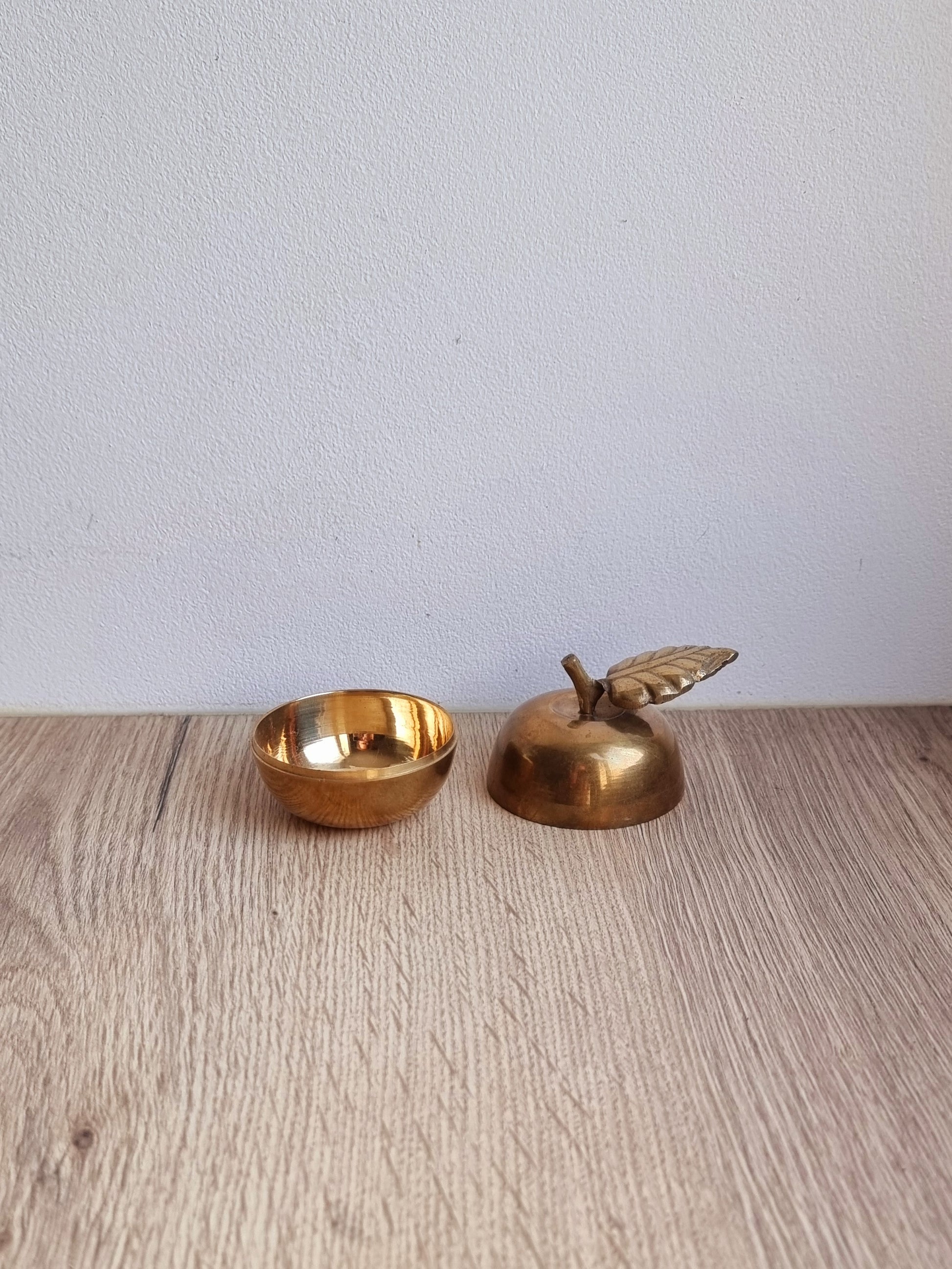Petite boîte en laiton forme pomme les kitscheries brocante en ligne