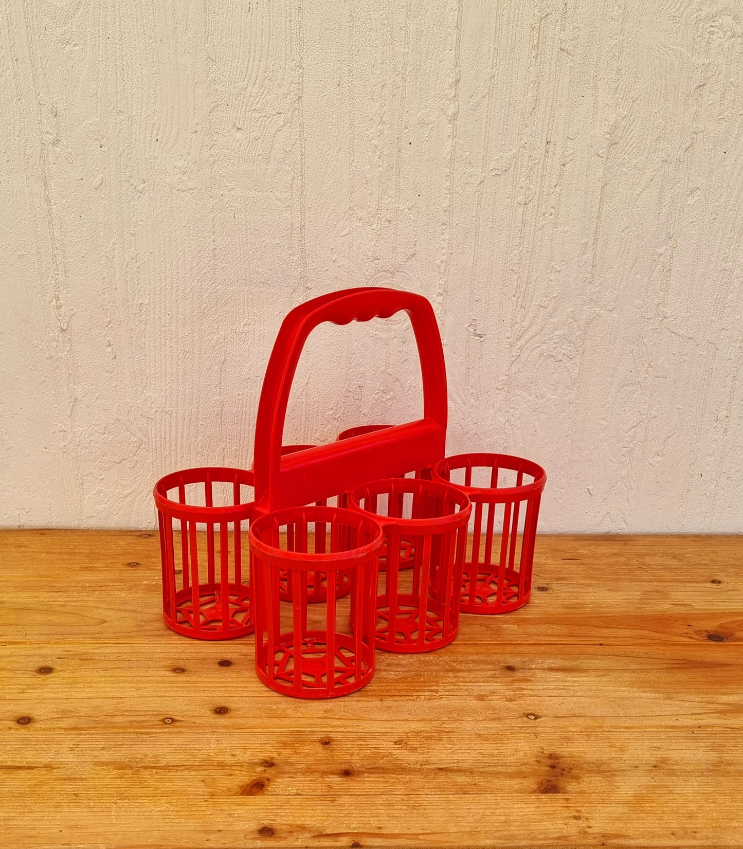 porte-bouteilles vintage rouge années 70 en plastique