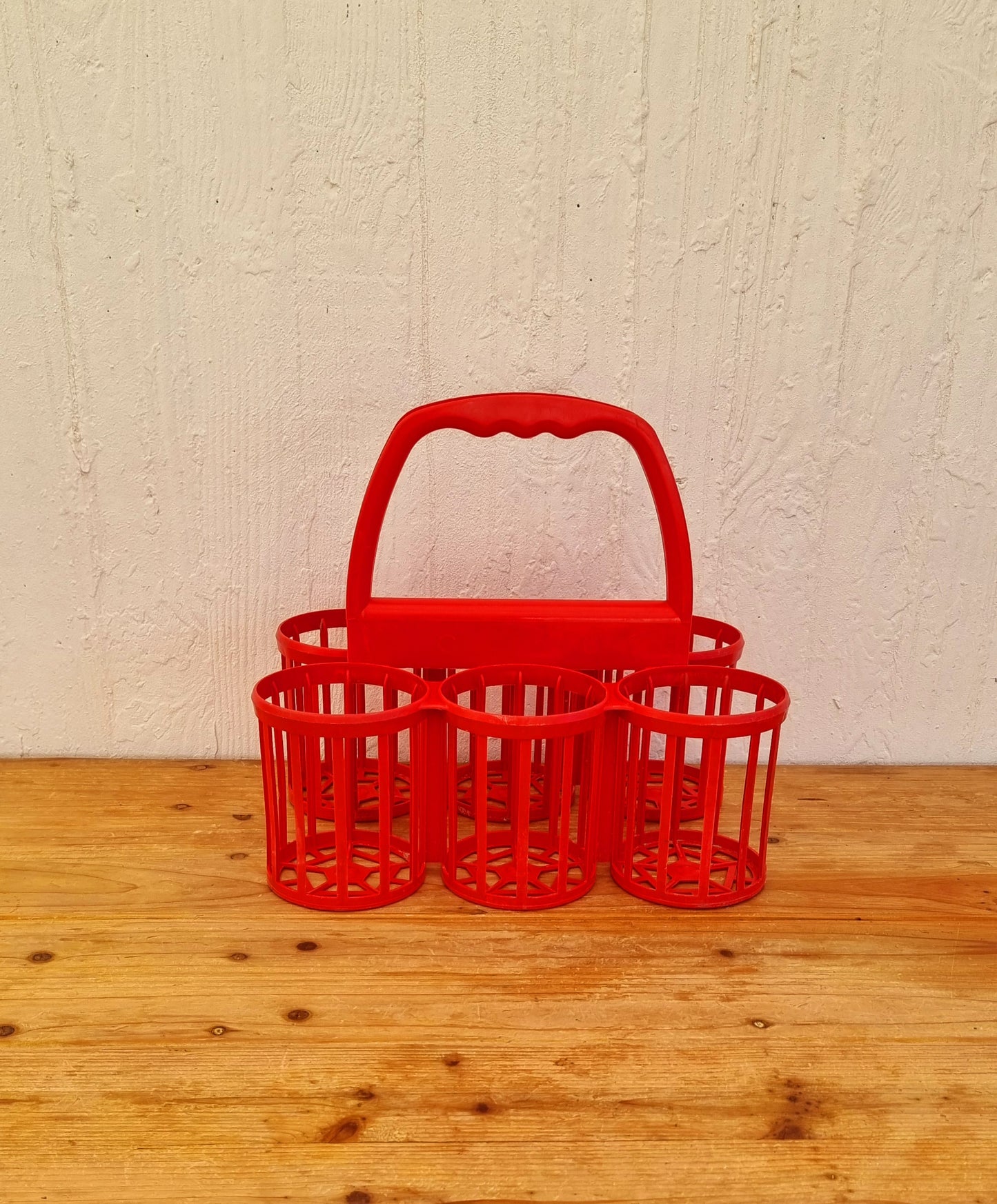 porte-bouteilles vintage rouge années 70 en plastique