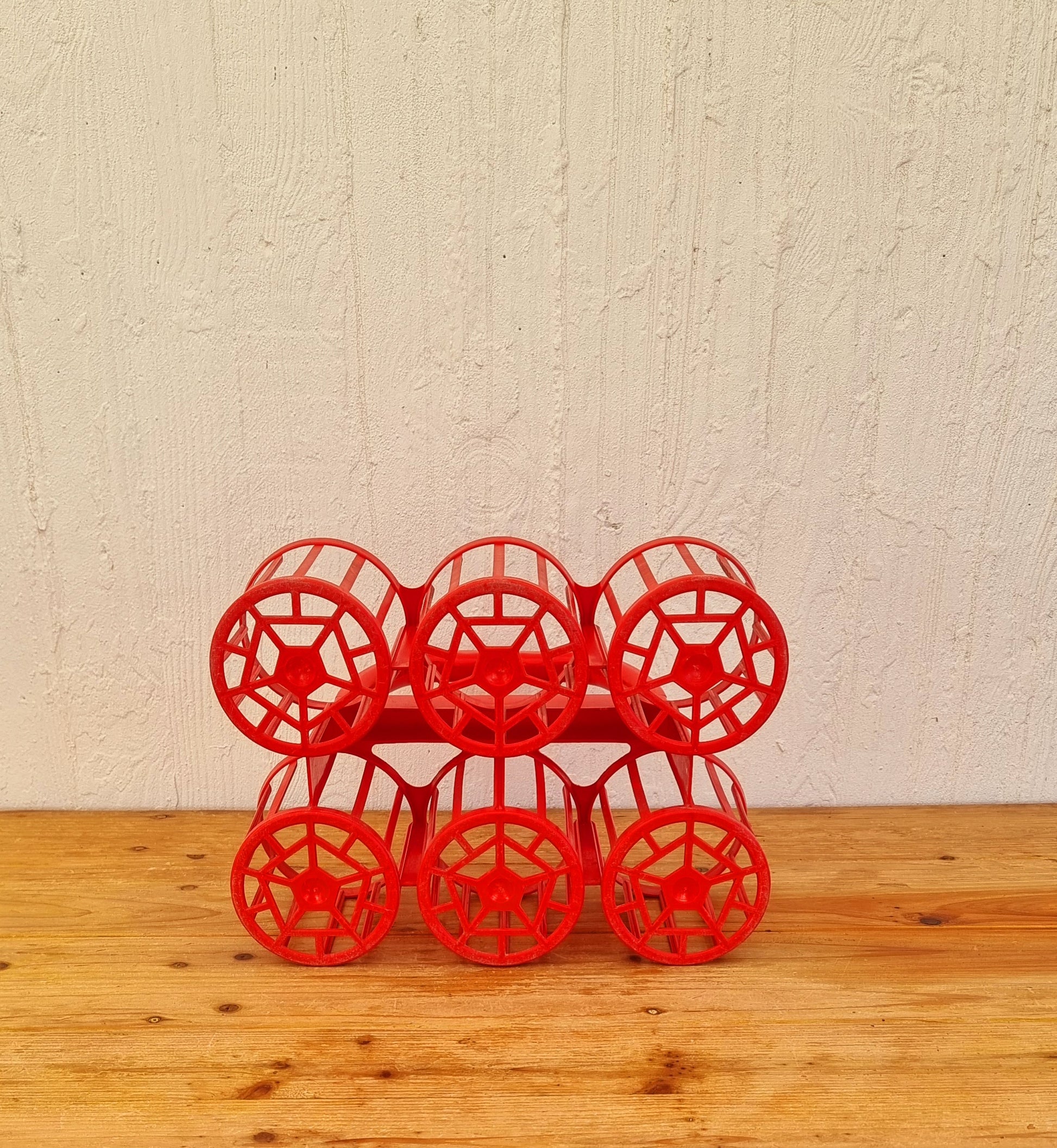 porte-bouteilles vintage rouge années 70 en plastique