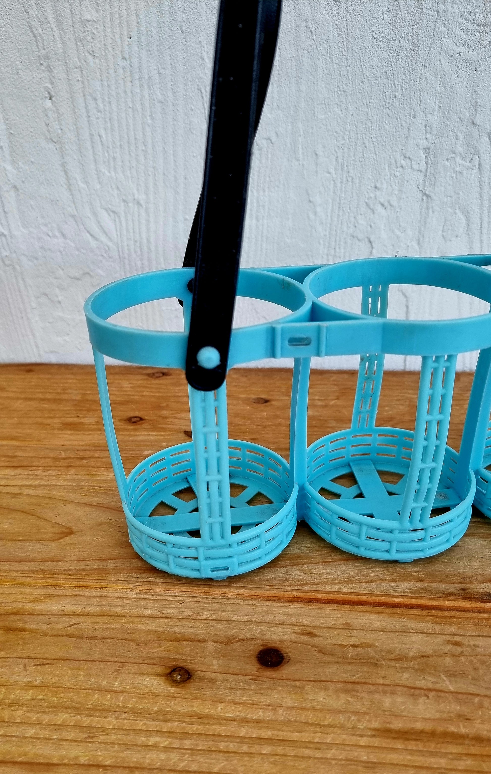 porte-bouteilles bleu turquoise vintage plastique années 70 capacité 3 bouteilles