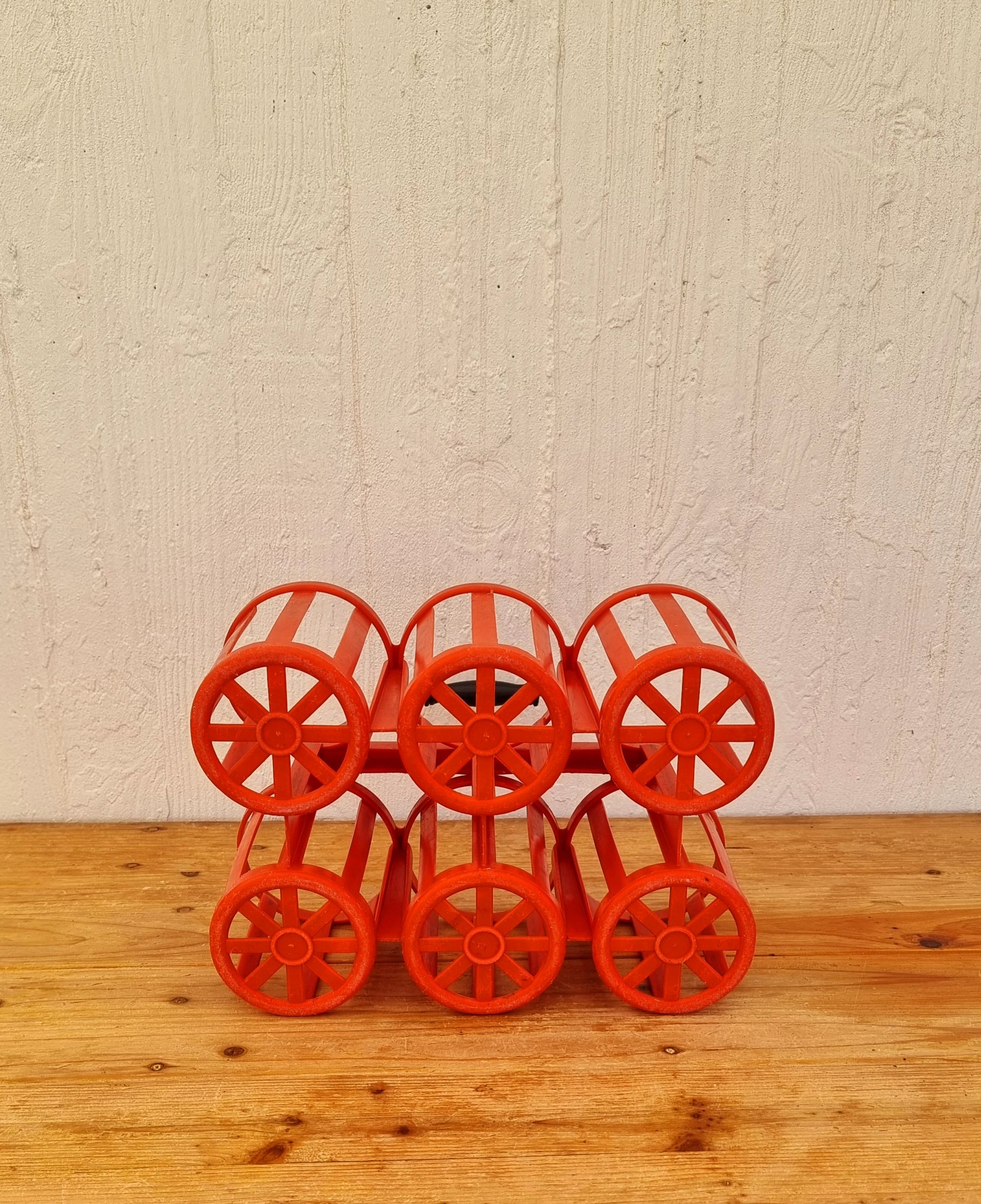 Porte-bouteilles en plastique orange 60's les kitscheries brocante en ligne