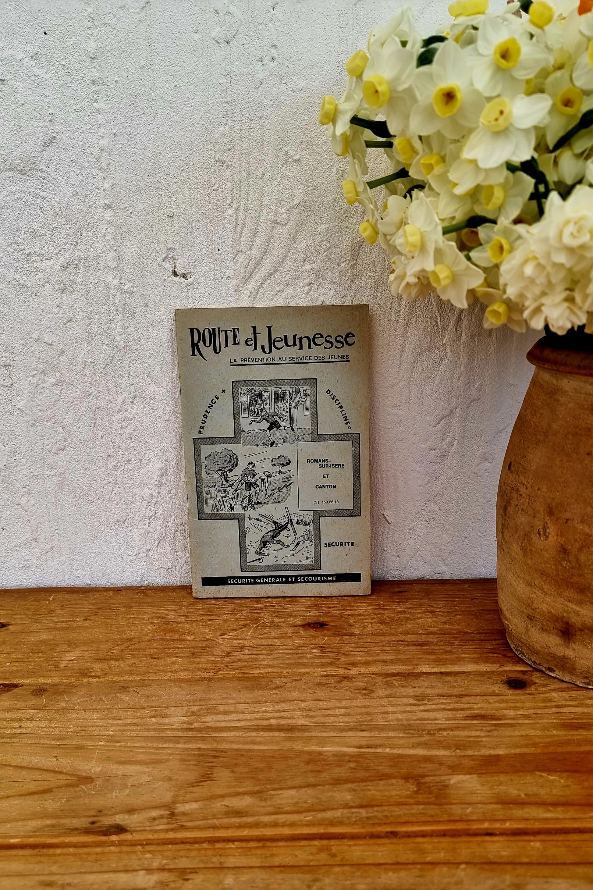 Livre " Route et jeunesse", la prévention au service des jeunes - sécurité générale et secourisme - 3ème partie.