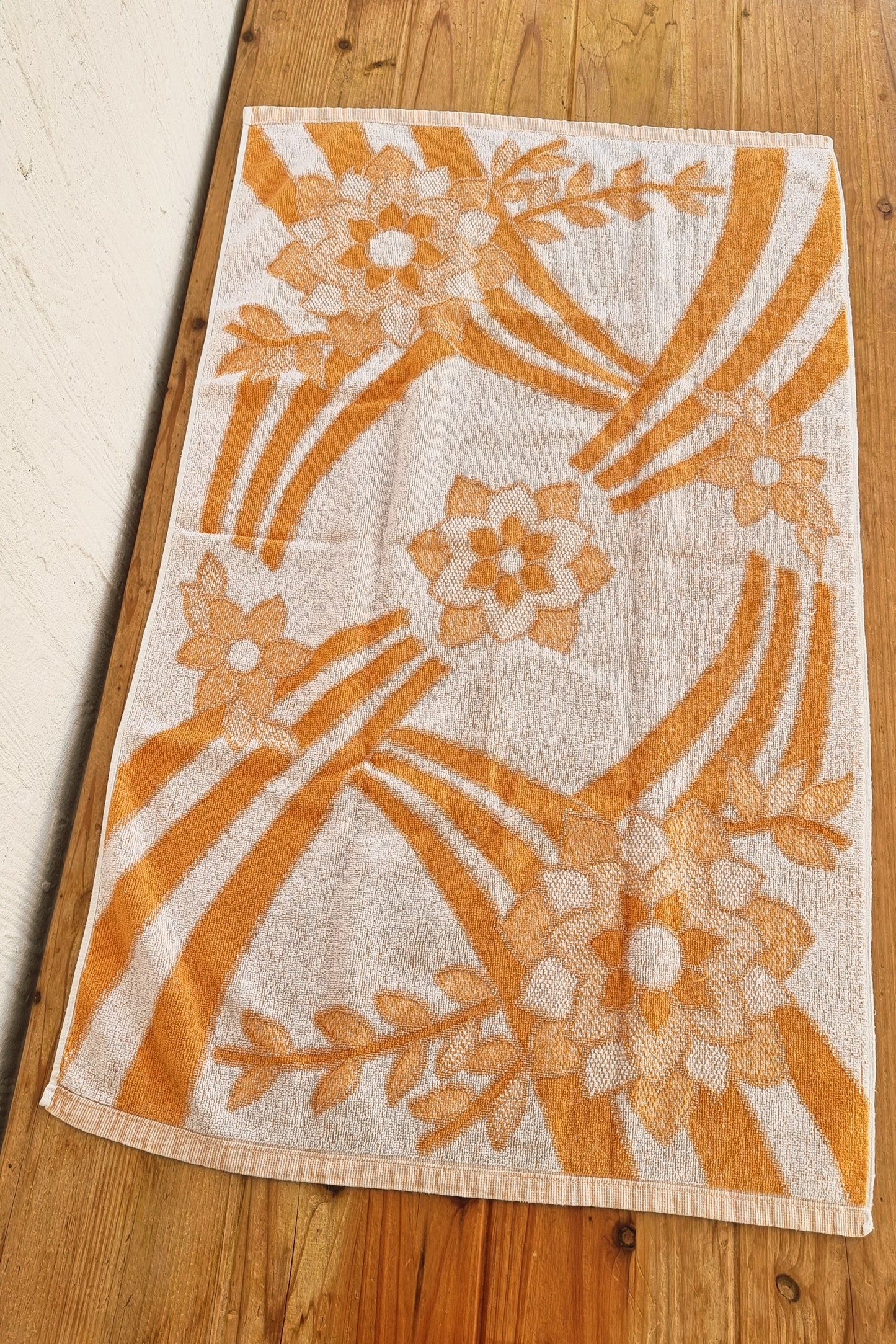 serviette bain vintage orange motif floral années 70