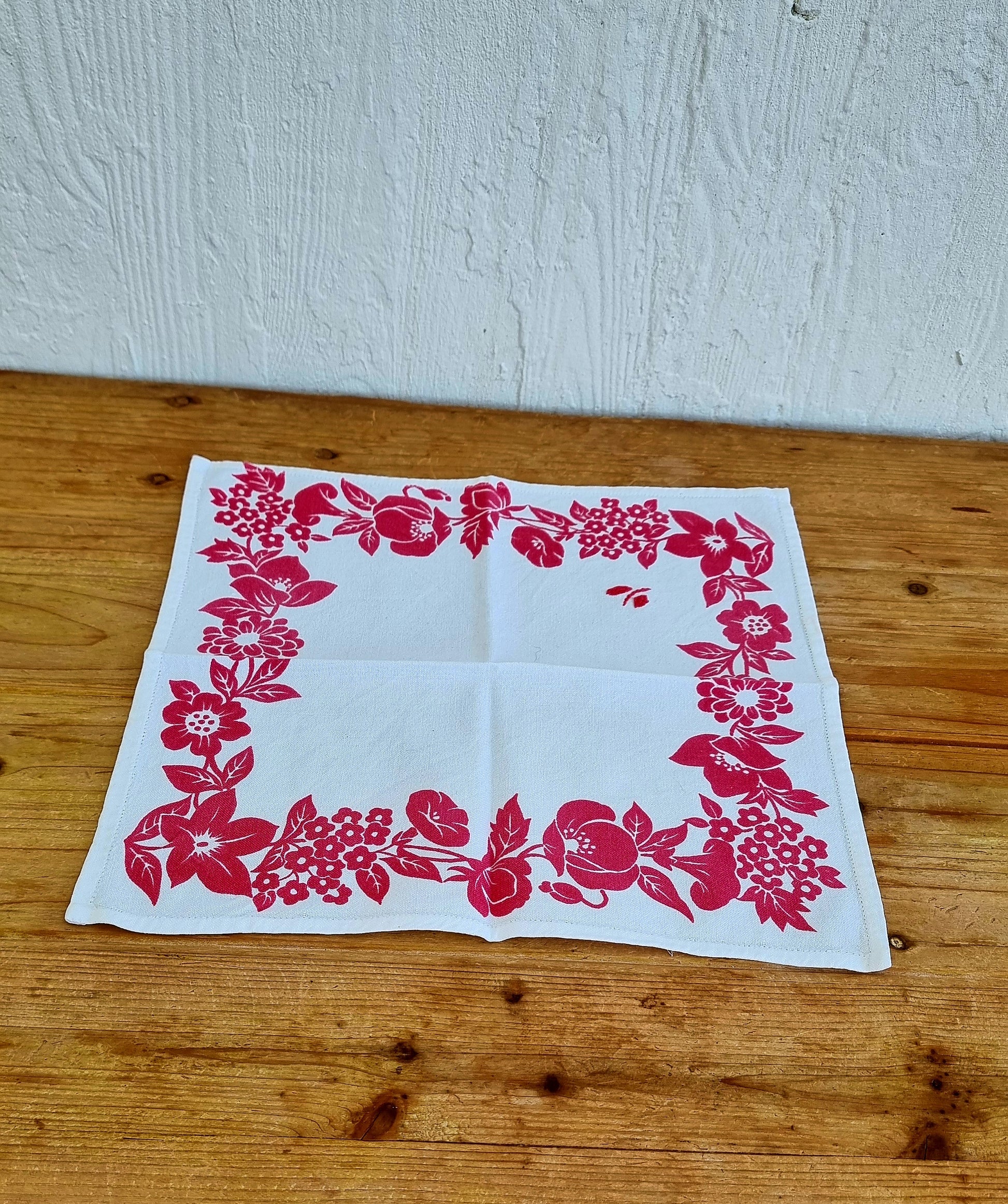 Lot de 4 serviettes de table vintage blanches à fleurs roses