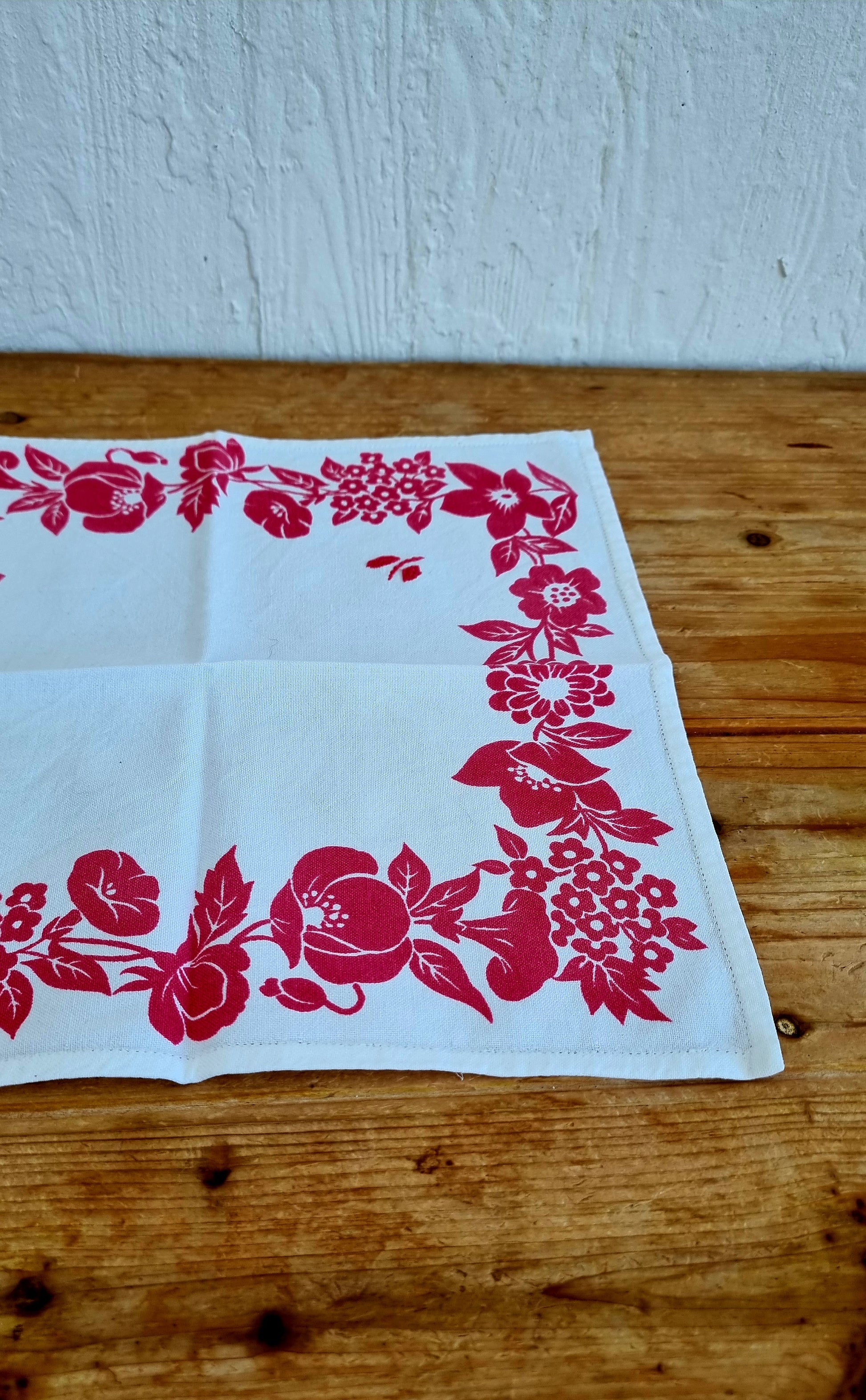 Lot de 4 serviettes de table vintage blanches à fleurs roses
