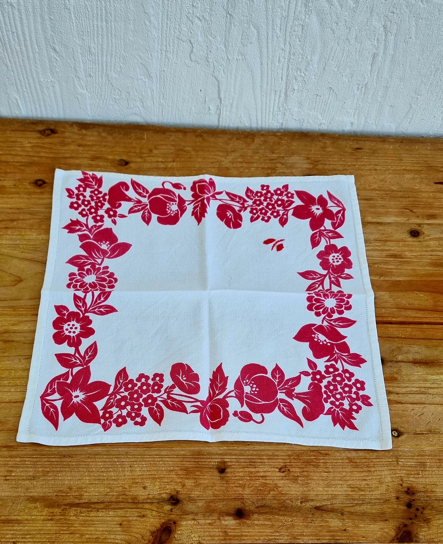 Lot de 4 serviettes de table vintage blanches à fleurs roses