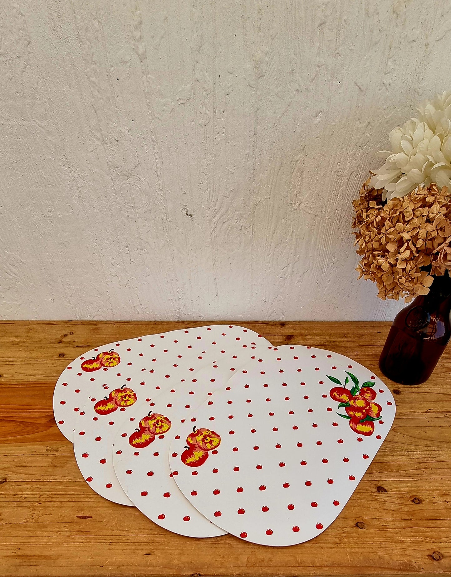 Lot de 4 sets de table motif pommes rouges vintage plastique 44x29 cm