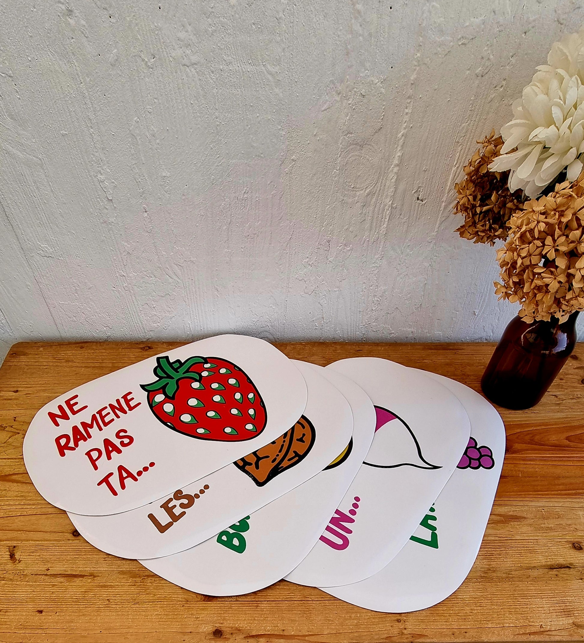 Lot de 5 sets de table plastique vintage années 70 dimensions 45x28.5 cm