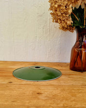 Charger l&#39;image dans la galerie, Suspension en tôle émaillée verte les kitscheries brocante en ligne
