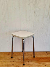 Charger l&#39;image dans la galerie, Tabouret en formica blanc vintage les kitscheries brocante en ligne
