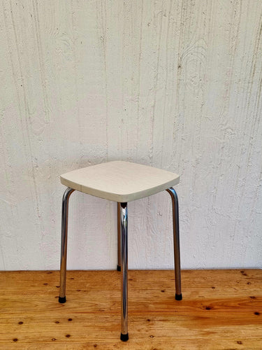 Tabouret en formica blanc vintage les kitscheries brocante en ligne