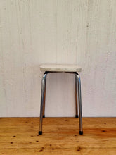 Charger l&#39;image dans la galerie, Tabouret en formica blanc vintage les kitscheries brocante en ligne
