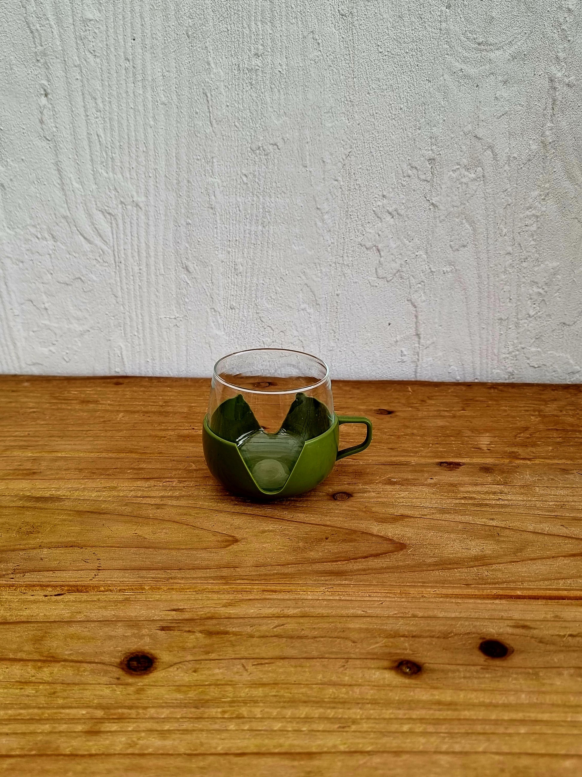 2 tasses en verre et en plastique Hollande vintage les kitscheries brocante en ligne