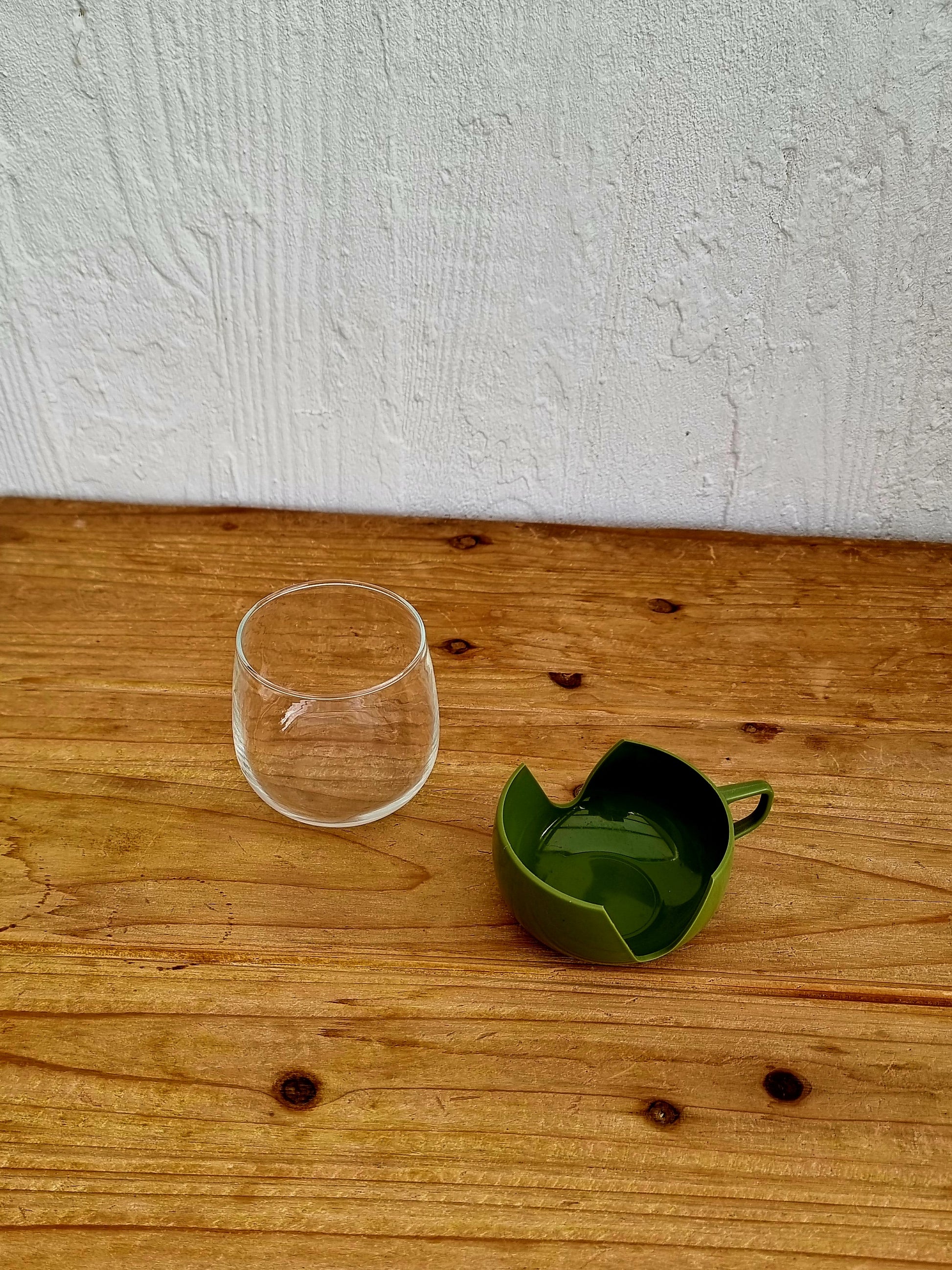 2 tasses en verre et en plastique Hollande vintage les kitscheries brocante en ligne