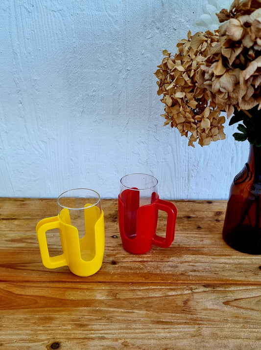 Duo de tasses vintage Esso en verre avec poignée plastique rouge et jaune, modèle déposé made in France 