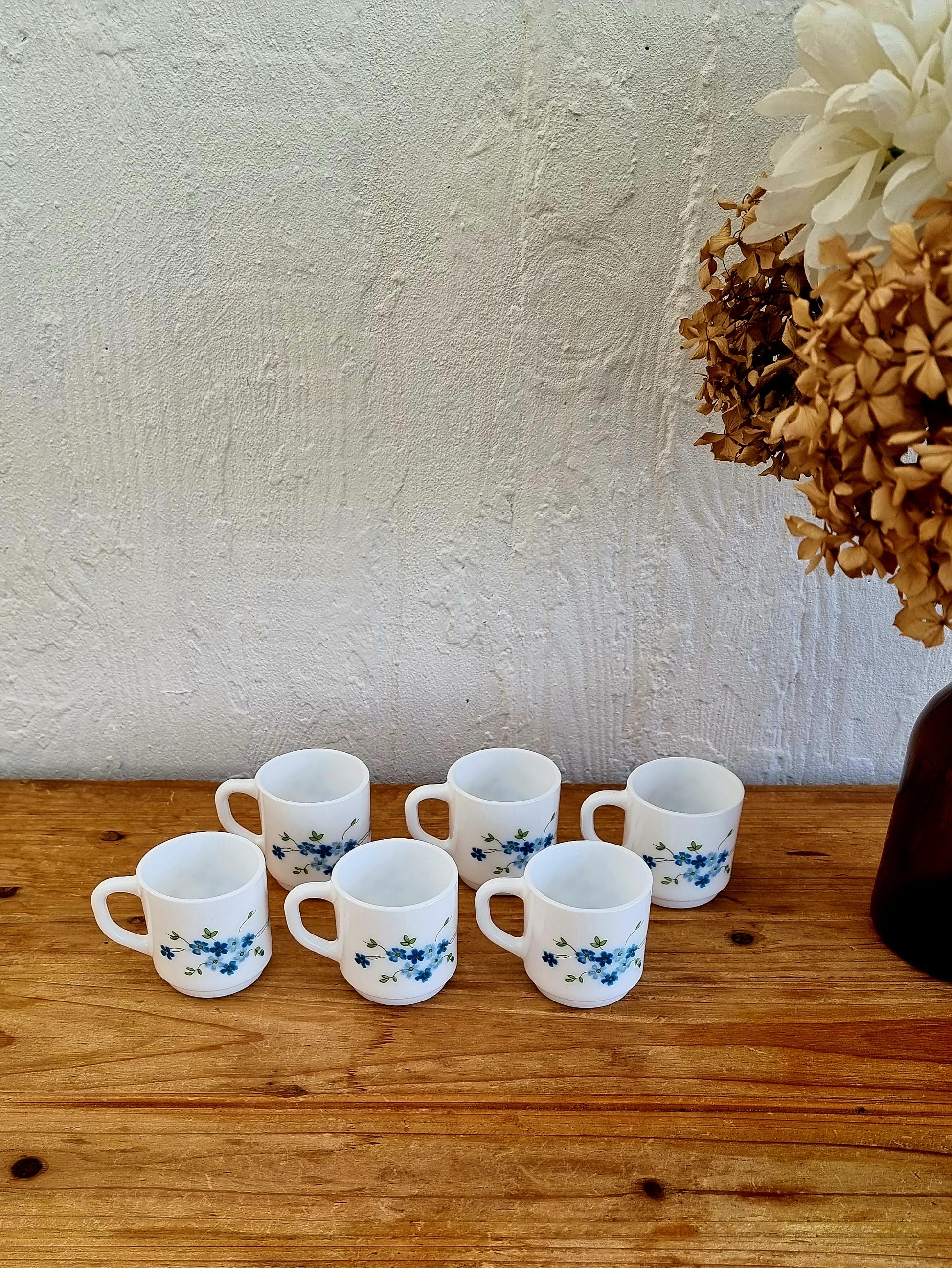 Lot de 6 tasses Arcopal modèle Myosotis les kitscheries brocante en ligne