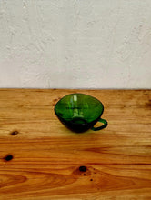 Charger l&#39;image dans la galerie, Lot de 2 tasses Vereco verte vintage les kitscheries brocante en ligne
