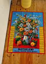 Charger l&#39;image dans la galerie, Torchon calendrier fleurs de 1978 les kitscheries brocante en ligne
