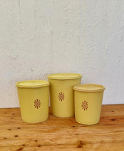 Charger l&#39;image dans la galerie, Lot de 3 boîtes Tupperware jaune vintage les kitscheries
